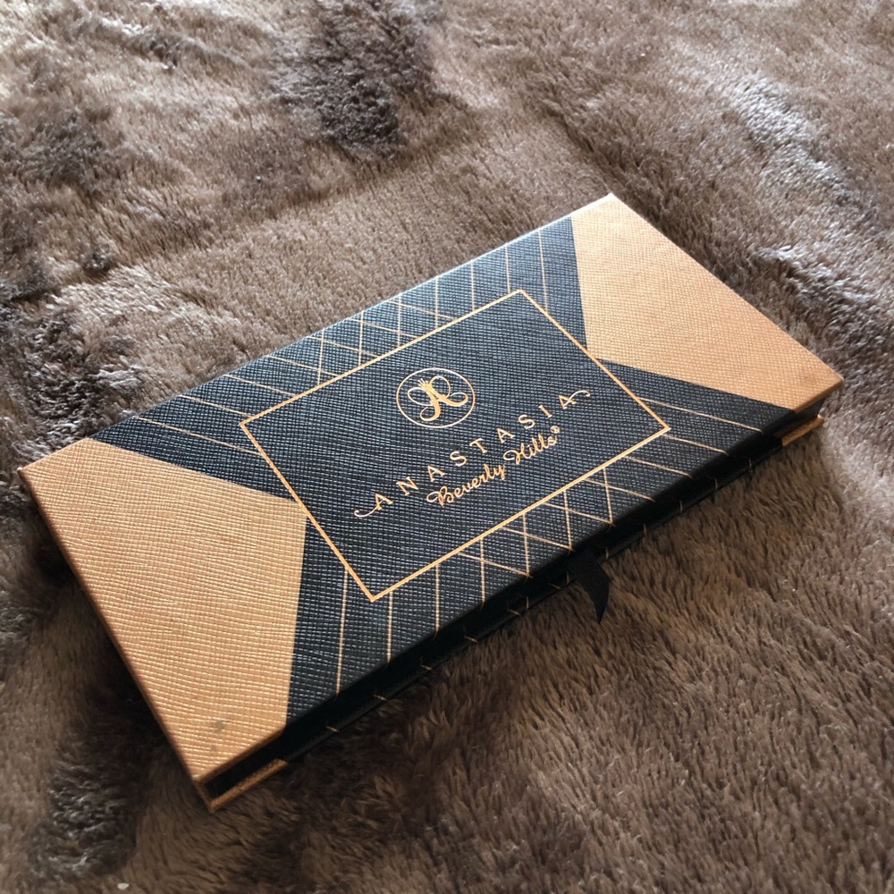 AHS Shadow Couture Palette